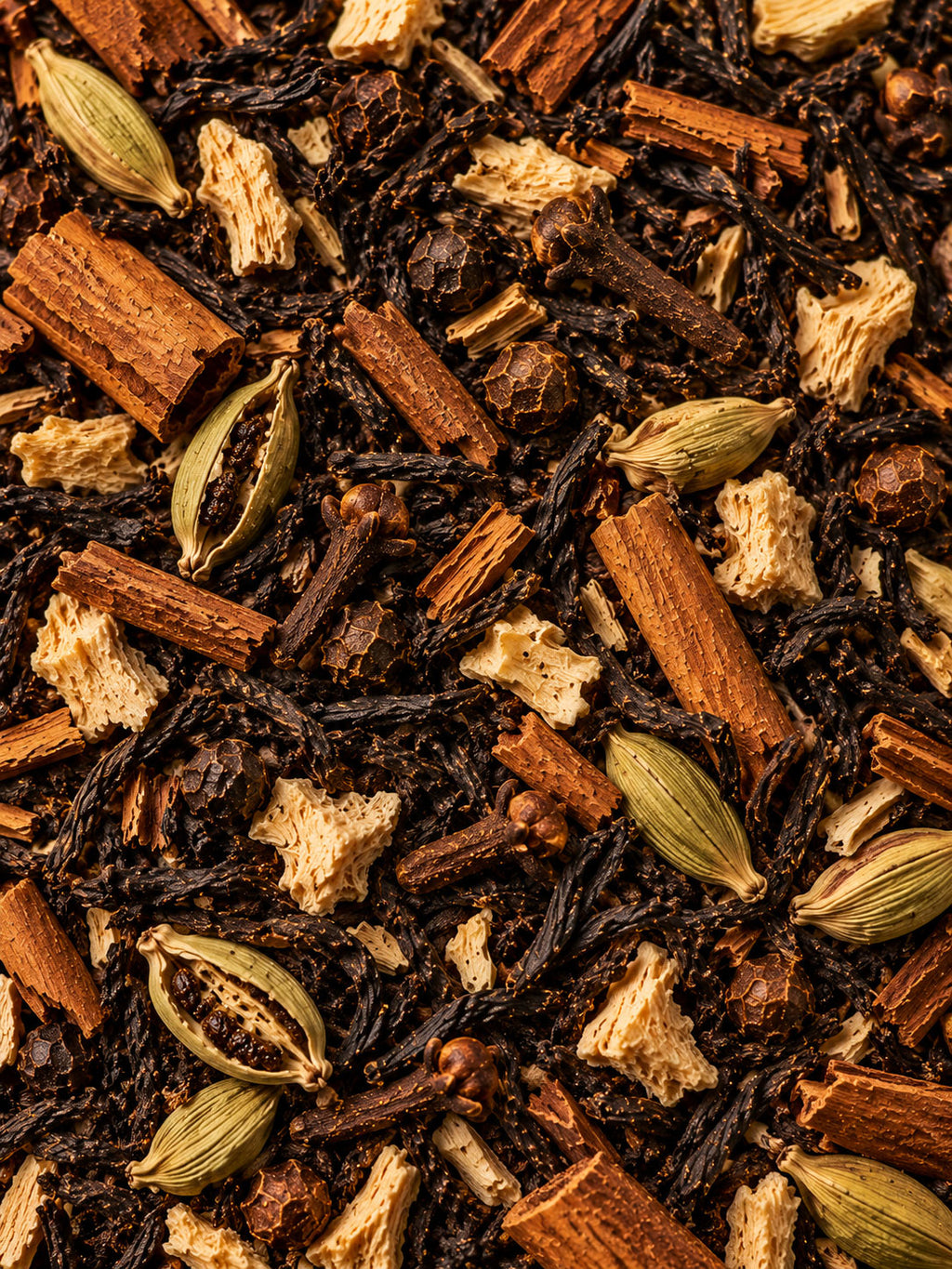 Té negro chai Marabans en hoja, detalle macro