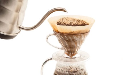 Los inicios del ritual del café filtrado de la cafetera v60